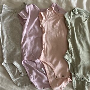 Carter’s Soft Cotton Kids One Pieces Set - 4 are 6M and 5 are 12 months